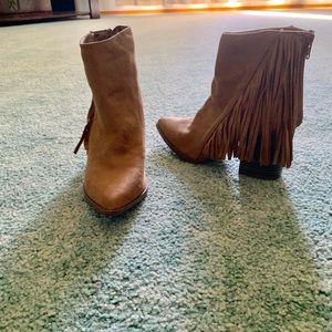 NWT taupe ankle booties with fringe
